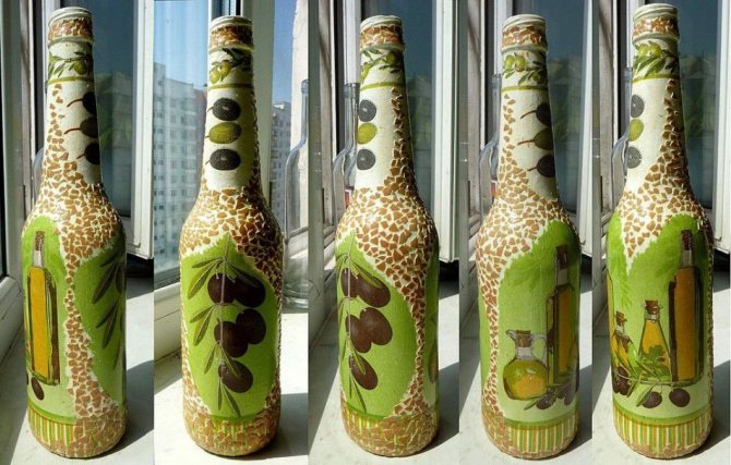 Бутылки с декупажем из скорлупы выглядят достаточно стильно и необычно