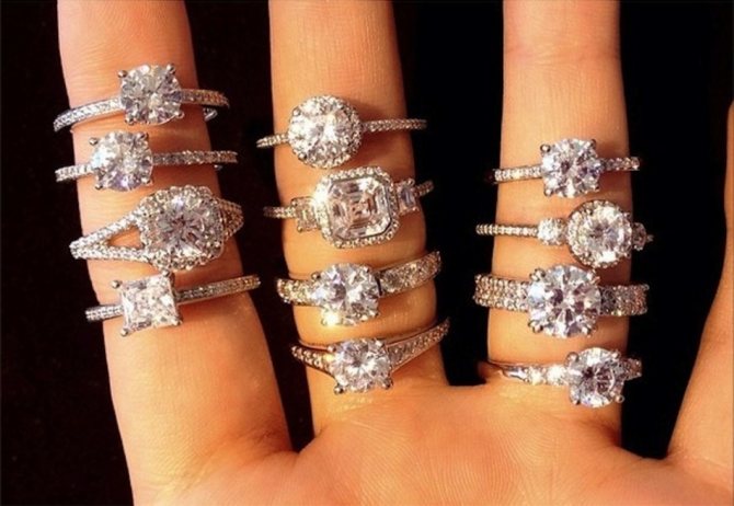 На каких пальцах можно носить кольца женщине?