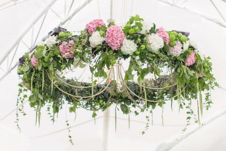 Подвесной цветочный декор на свадьбу