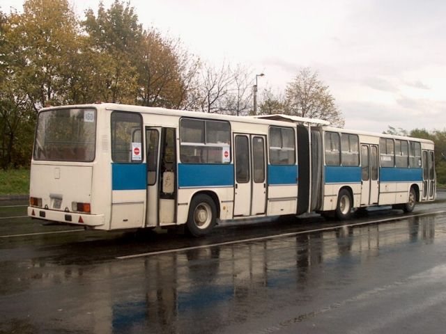 Представляет собой удлиненную на 1,5 метра модель 280. Длина прицепа увеличена на одну оконную секцию. С 1978 по 1980 было построено 10 автобусов. Ikarus 284