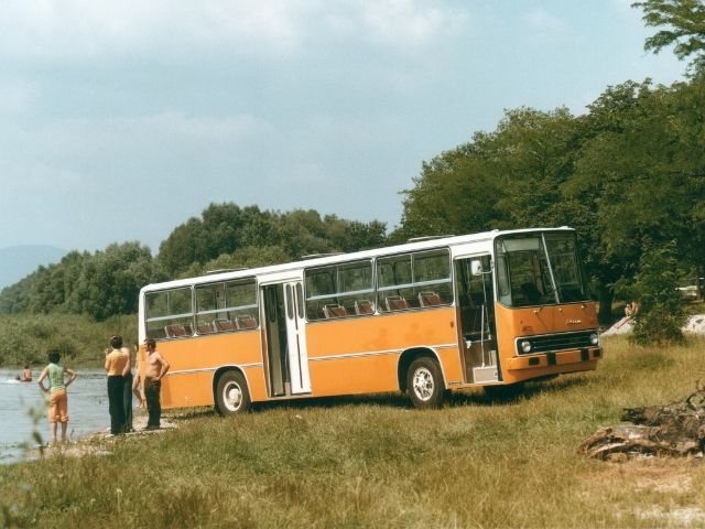 Специальная версия Ikarus 255.74, предназначенная для перевозки детей. Автобус имеет семирядную планировку сидений (104 места для детей и 5 для сопровождающих взрослых). Ikarus 266 (1973)