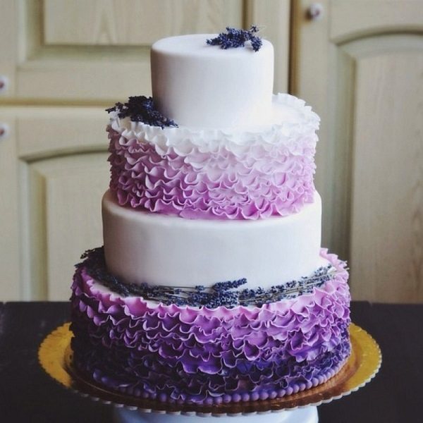торт на лавандовую свадьбу
